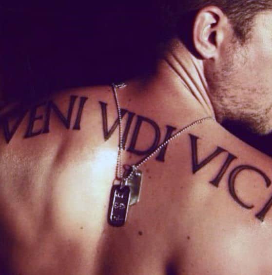 Guys Upper Back Veni Vidi Vici Lettering Tattoo Ideas