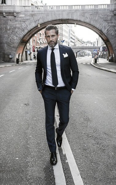 Handsome Navy Blue Suit Style Ideas For Guys