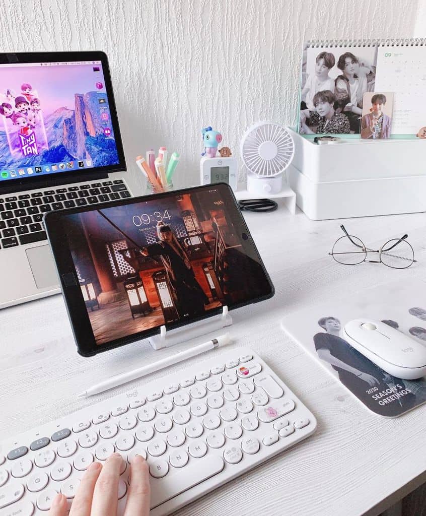 home office desk setup