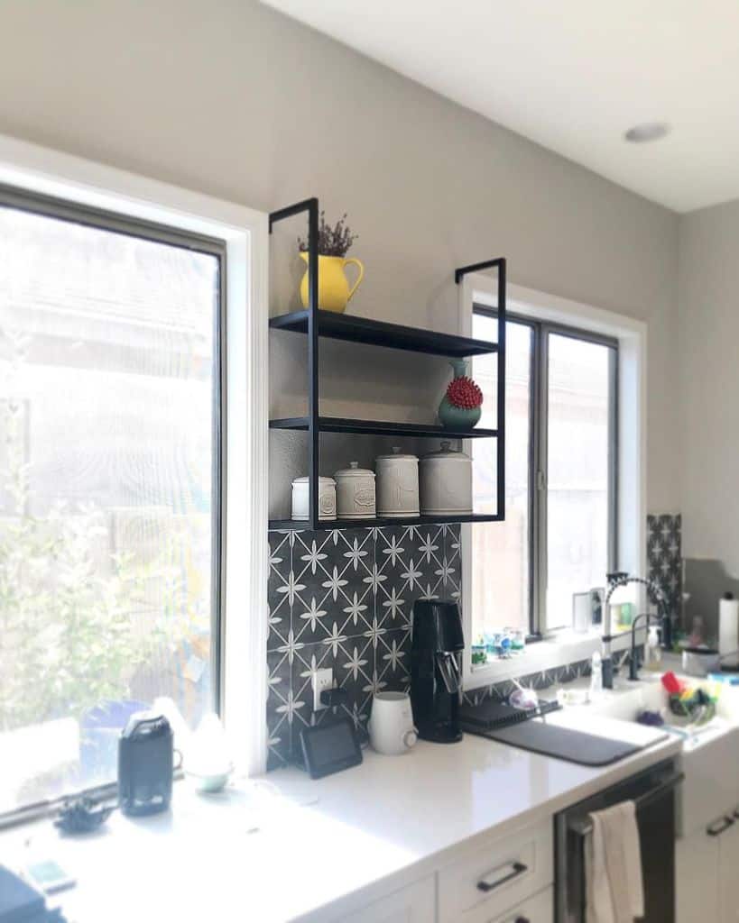 black kitchen shelving ideas