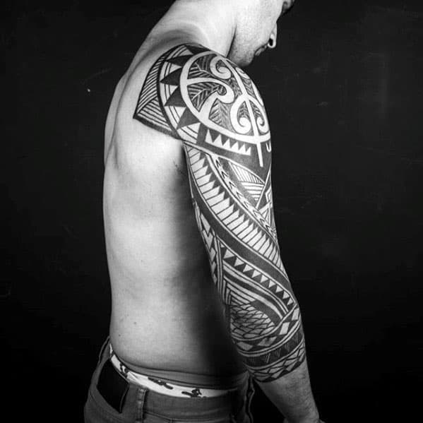 Intricate Pattern Male Polynesian Sleve Tattoo Ideas