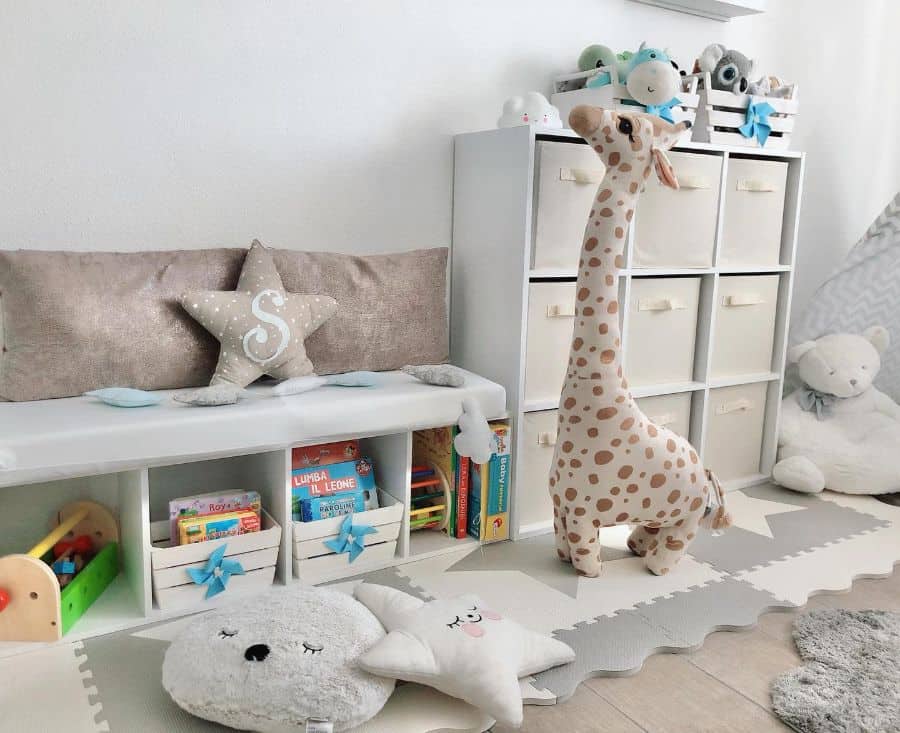 kids room with bench seat and underneath storage