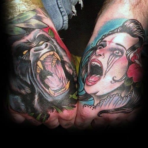 Vibrant King Kong and screaming woman tattoos on feet, facing each other with bold colors, expressive faces, and a dramatic flair.
