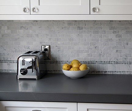 Modern kitchen with a grey marble subway tile backsplash