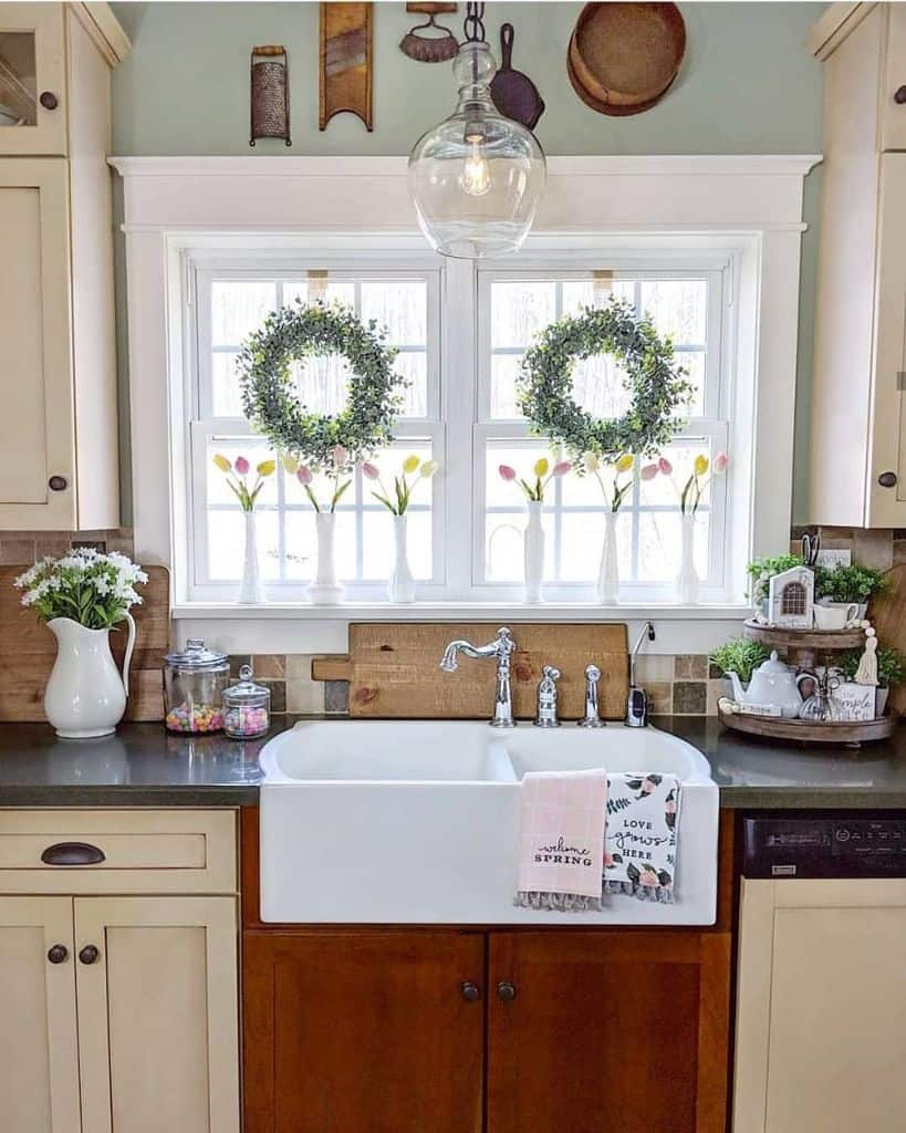 modern farmhouse kitchen with apron sink