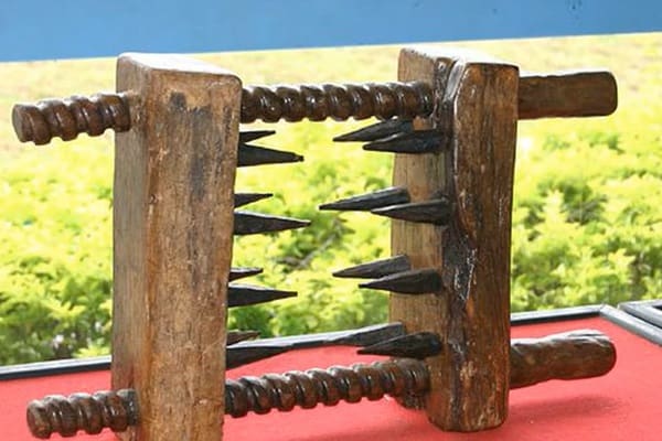 knee splitter torture device