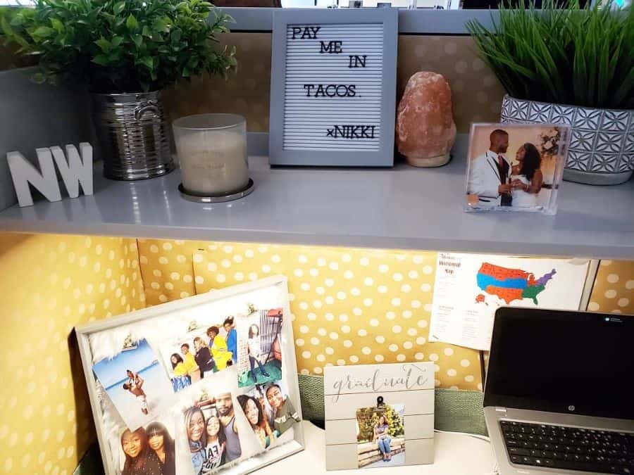 family photos office cubicle