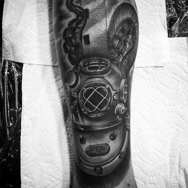 Leg Diving Helmet Tattoos For Gentlemen