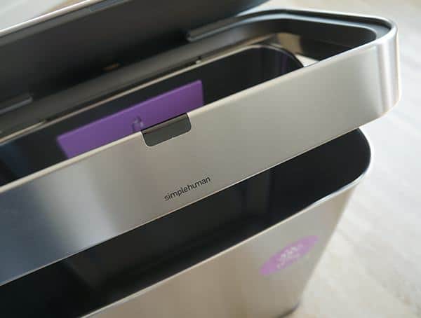 Linear Rim Opened Simple Human 58 Liter Rectangular Trash Can Testing