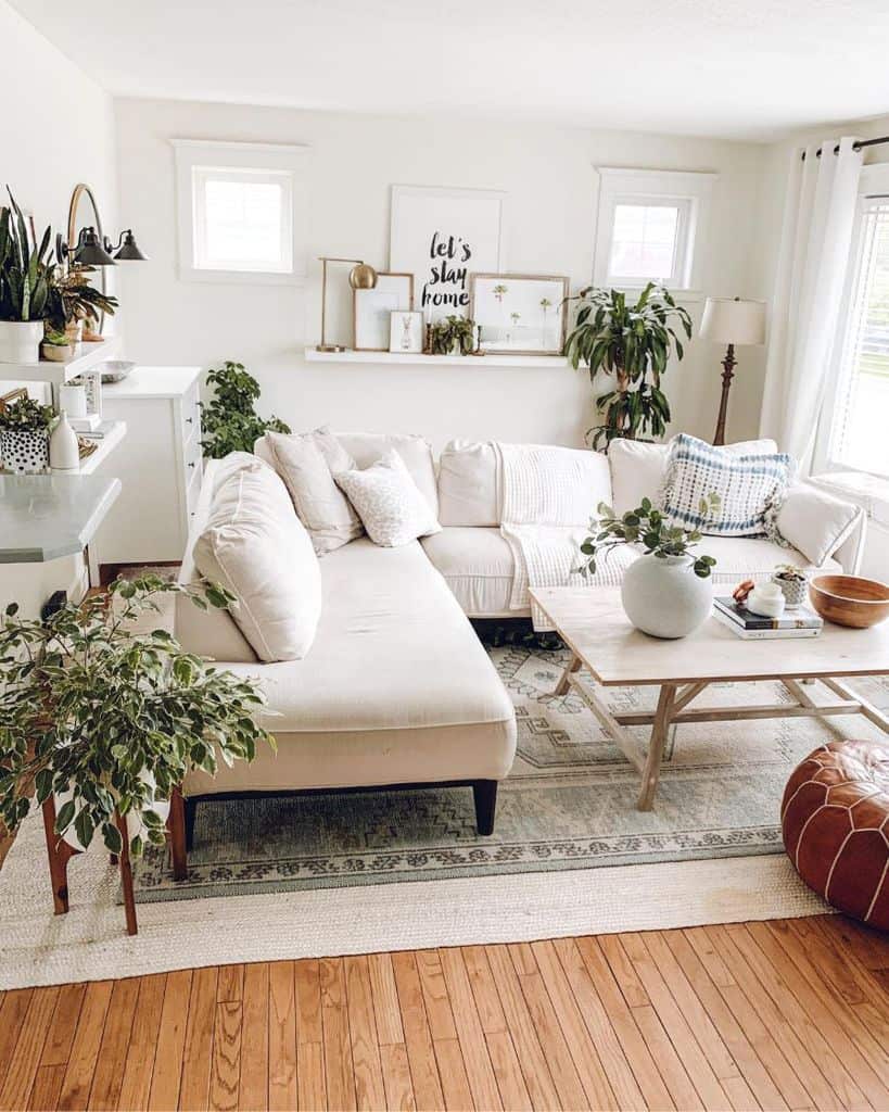 white living room modern farmhouse decor