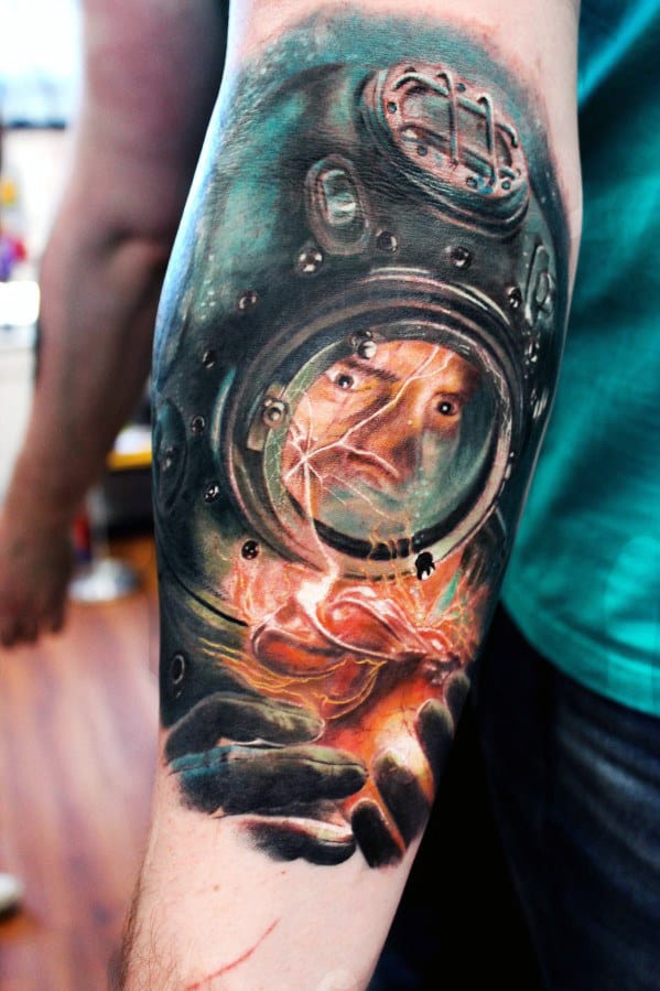 Tattoo of a vintage diving helmet with a face inside