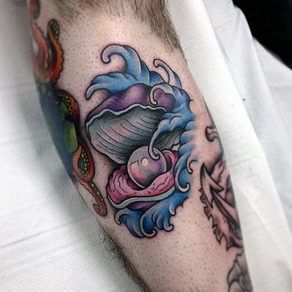 Colorful clam tattoo with a pink pearl surrounded by blue ocean waves, blending bold outlines and vibrant shades in a classic neo-traditional style.