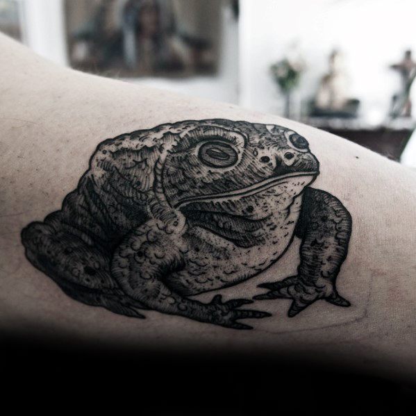 Male Inner Arm Bicep Detailed Tattoo With Toad Design
