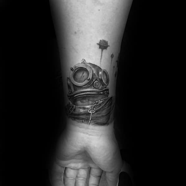 Male Unique Forearm Diver Helmet Tattoo With 3d Design