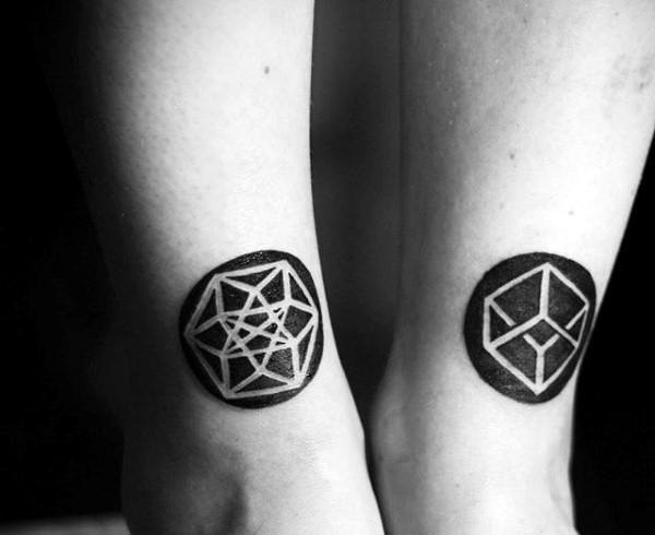 Male With Negative Space Shapes Circle Geometric 3d Tattoos On Legs