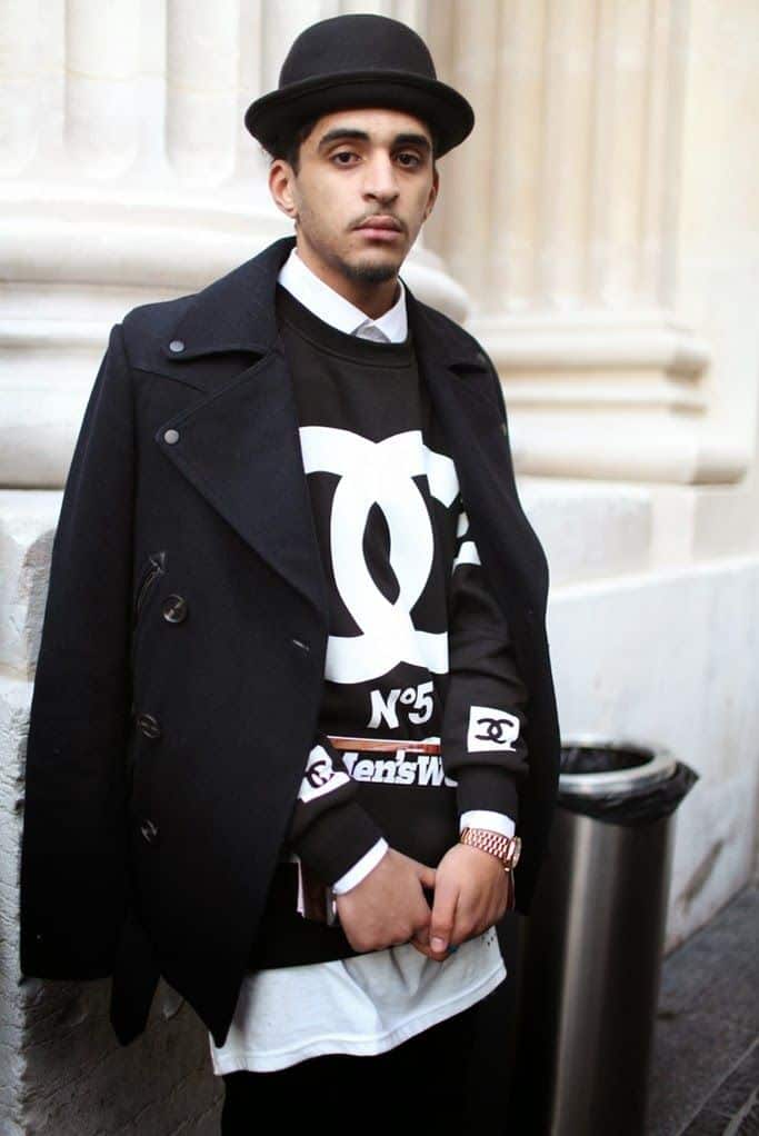 By wearing black and keeping accessories to a minimum, this man perfected the logomania look