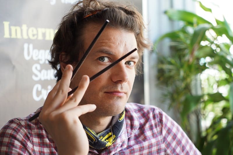 man-learn-to-use-chopsticks