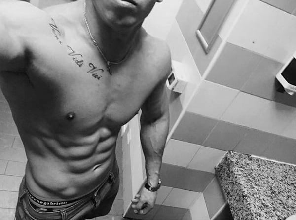 Man With Collar Bone Veni Vidi Vici Tattoo