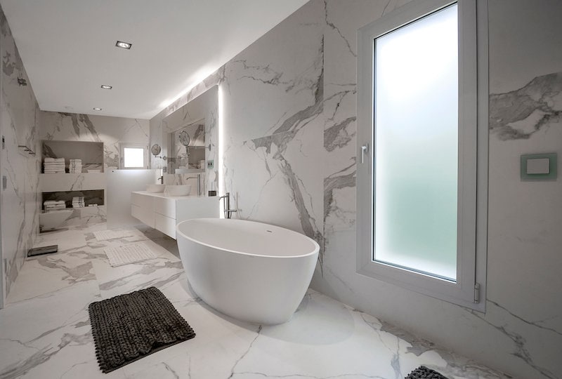 modern marble bathroom
