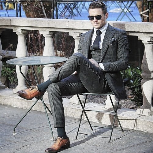 Masculine Grey Suit Style Ideas For Men
