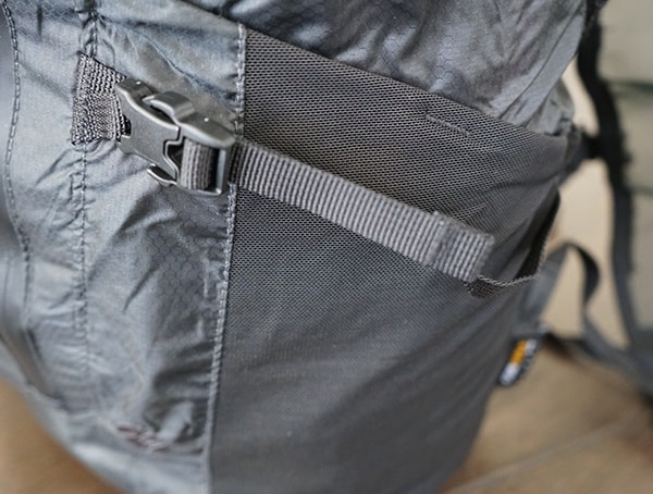 Matador Freerain24 Backpack Compression Straps On Side Of Pack