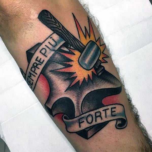 Traditional anvil and hammer tattoo with bold shading, bright impact sparks, and a banner reading "SEMPRE PIÙ FORTE" meaning "Always Stronger" in Italian.