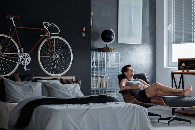 men's bedroom bike on wall