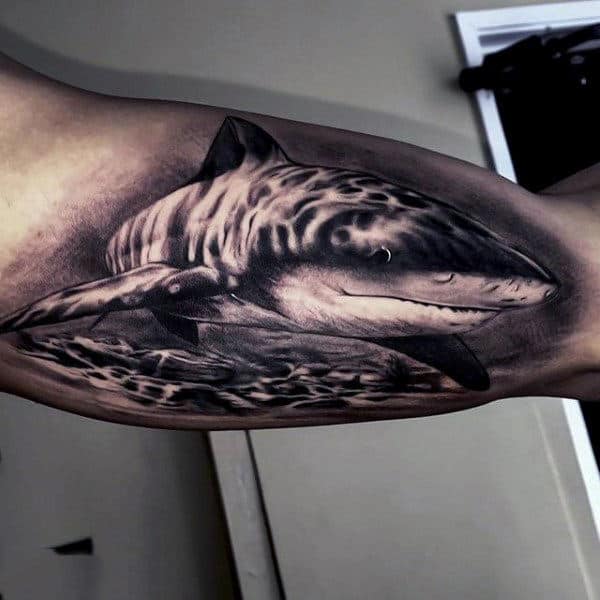 Mens Bicep Tattto Of 3d Shark Swimming In Ocean Water