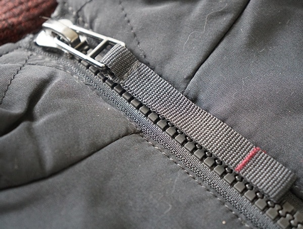 Mens Dakota Grizzly Vic Quilted Vest Center Chest Main Pull Zipper Onyx With Red Stripe