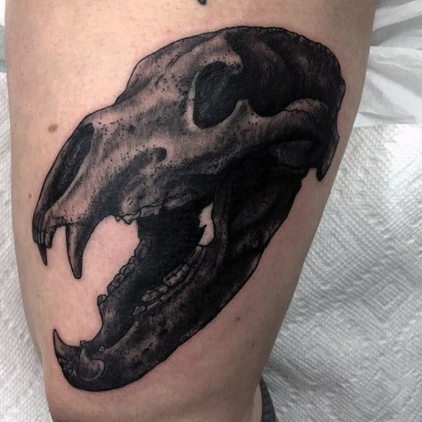 Mens Dark Shaded Black And Grey Bear Skull Thigh Tattoos