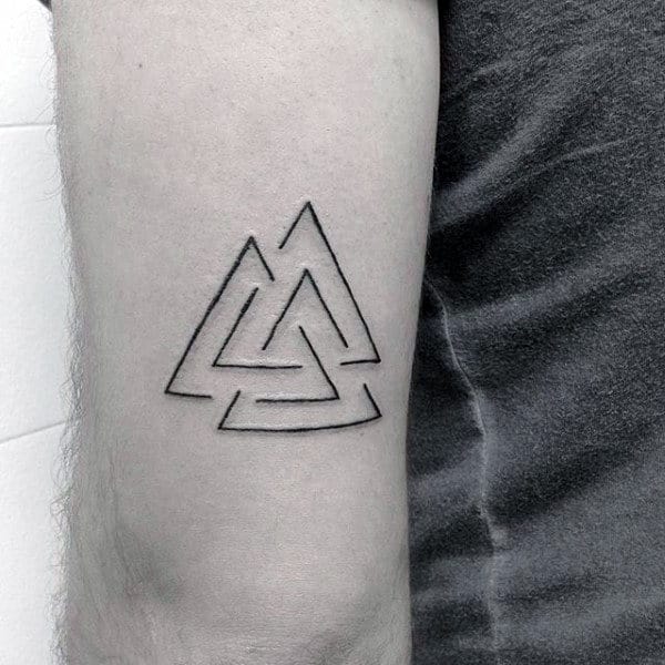 Minmaist Mens Valknut Tricep Tattoo