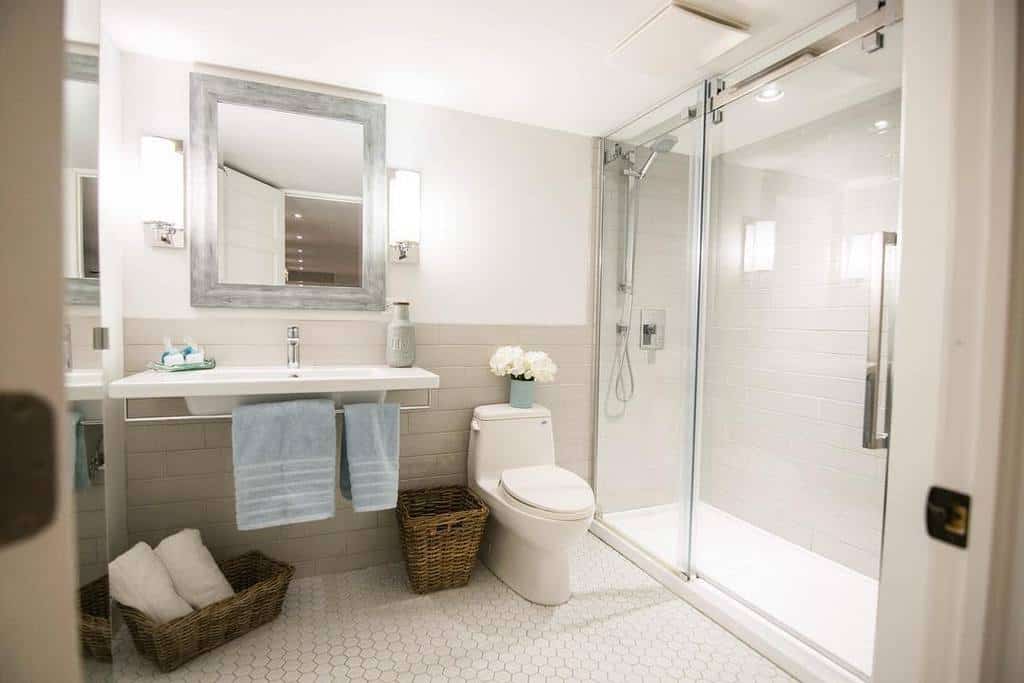 modern small basement bathroom