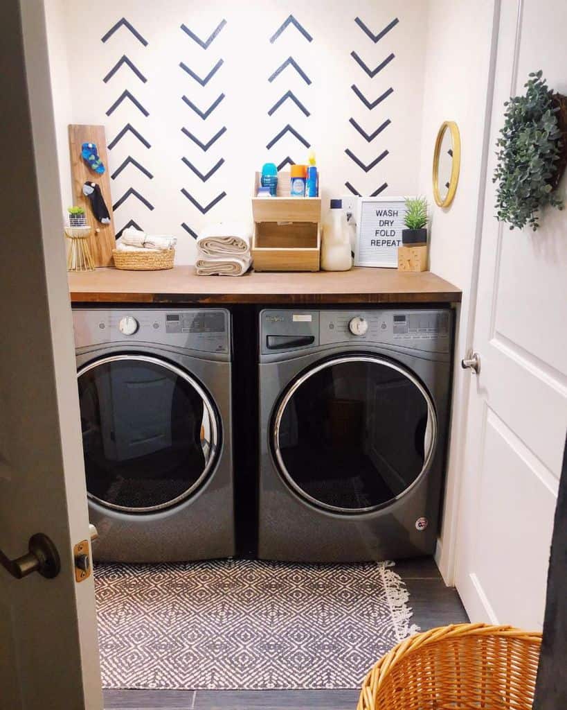 small modern laundry with arrow wallpaper design