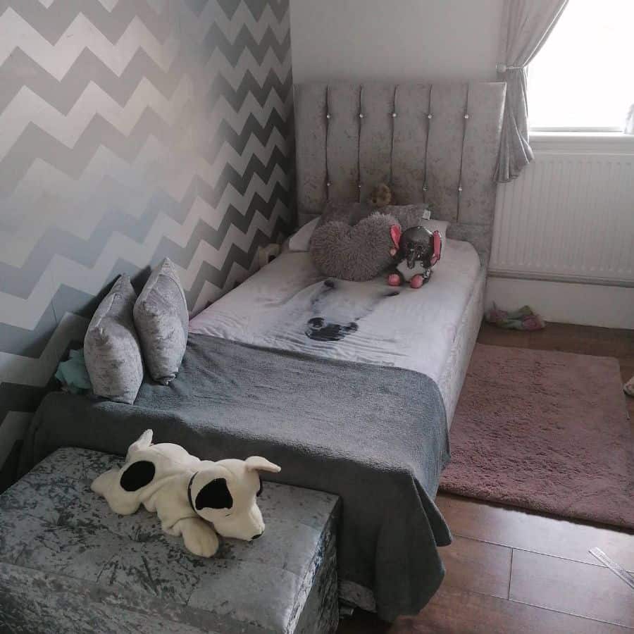 gray bed pattern wallpaper pink floor rug