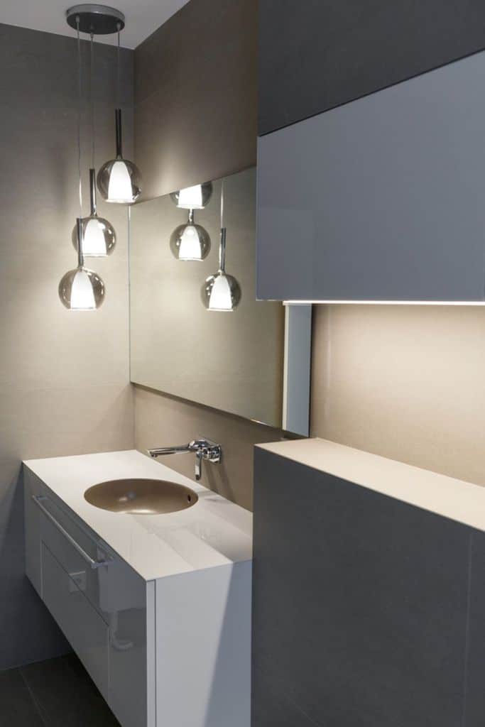 gray neutral bathroom 