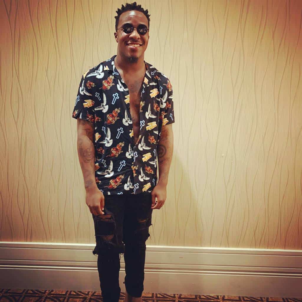 cool printel polo and ripped black jeans cool eyeglass