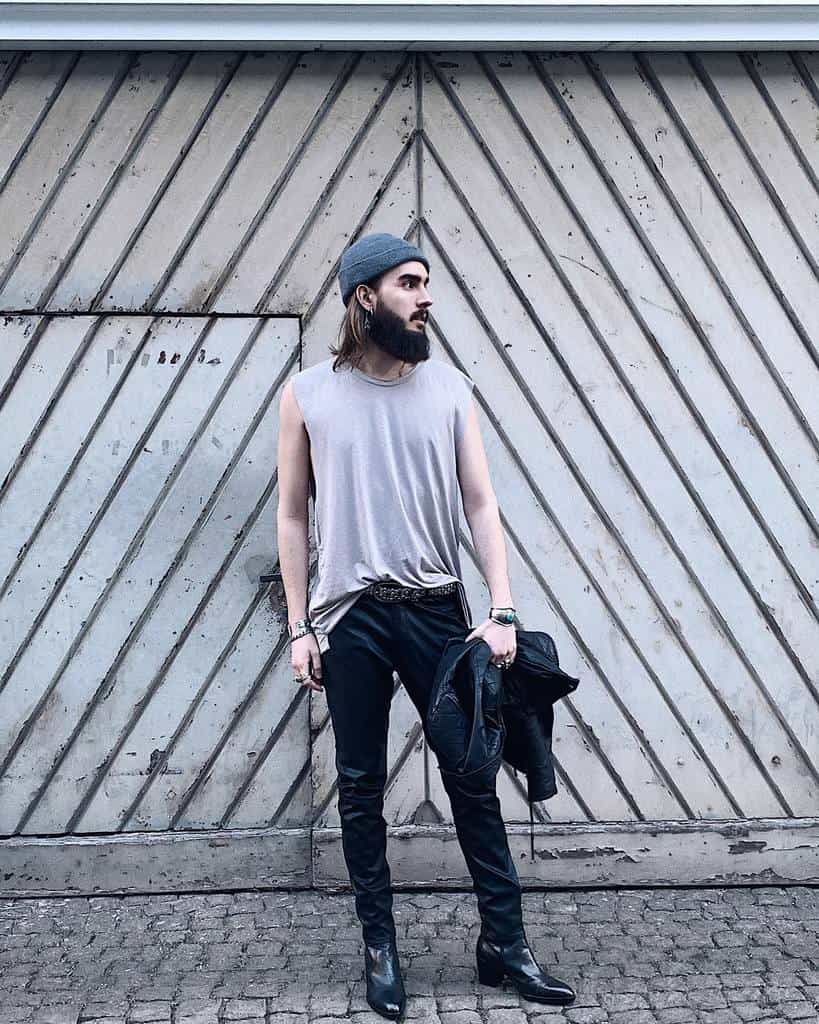 cool no sleeve shirt with black pants and bonnet