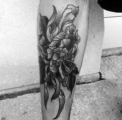 Old School Guys Chrysanthemum Shaded Flower Tattoso On Leg