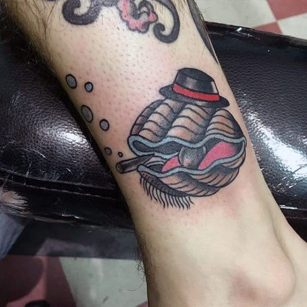 Playful clam tattoo with a mustache, top hat, and cigar, styled with cartoon-like colors and surrounded by rising bubbles.