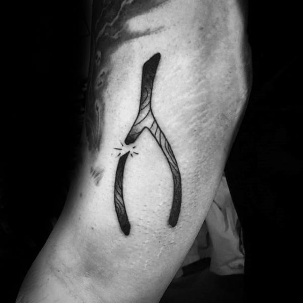 Old School Traditional Side Of Hand Male Wishbone Tattoo Designs