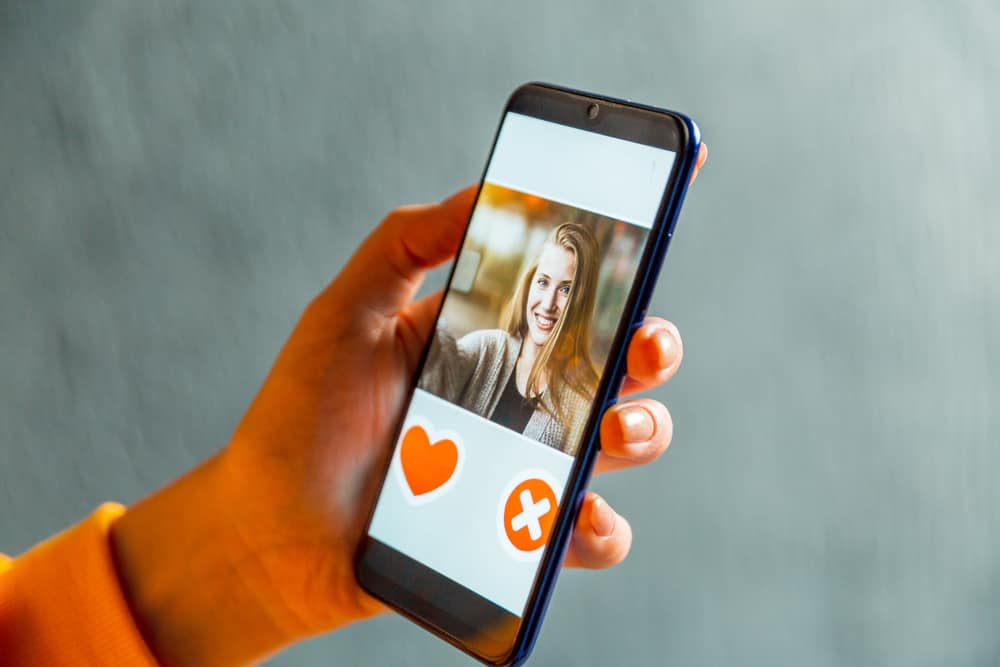 online dating app in smartphone