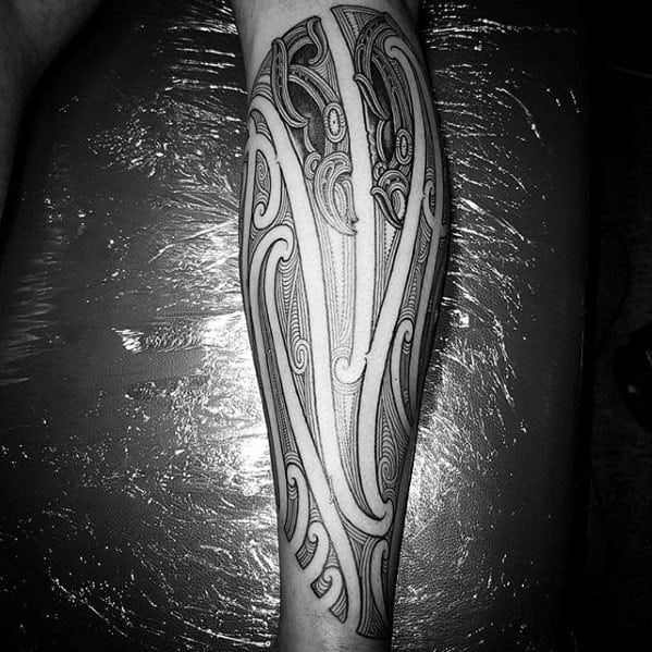 Ornate Guys Polynesian Tribal Tatto On Legs