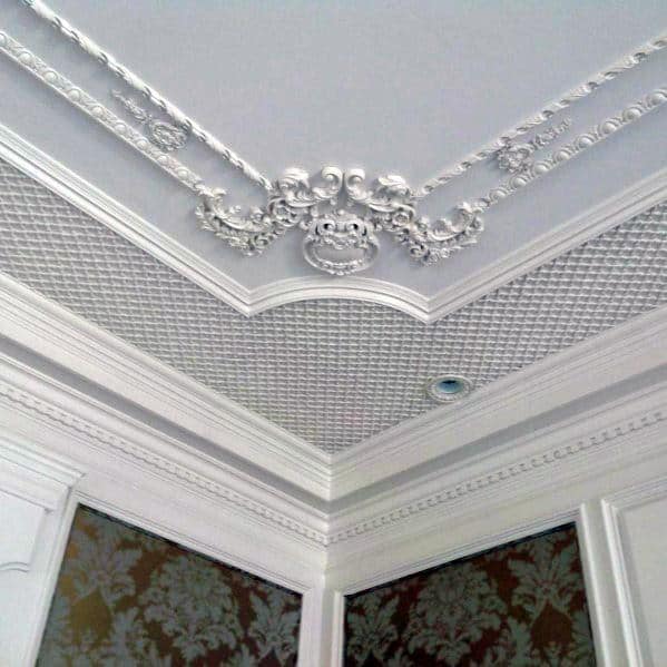 Sophisticated ceiling with intricate ornate crown molding and pattern details, adding elegance to the room's corner