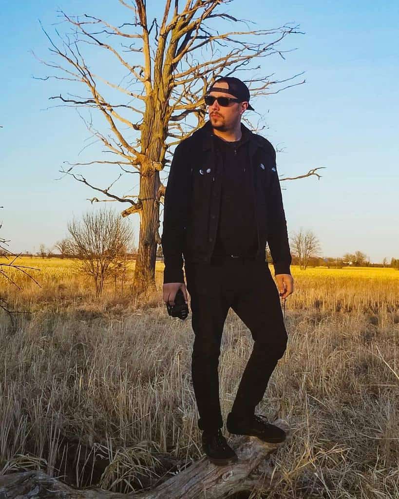 Outdoor Denim Jacket Outfit