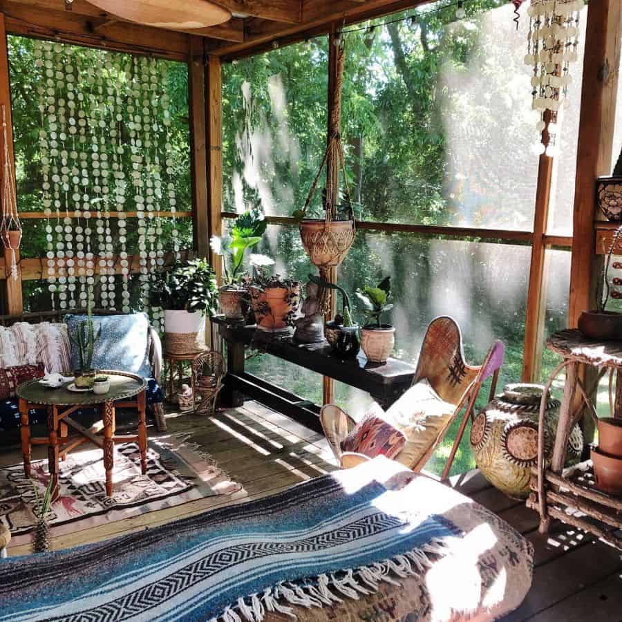 boho lanai room with daybed
