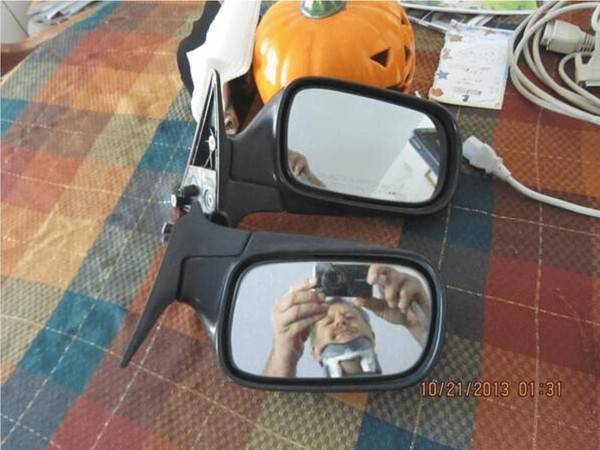 people-selling-mirrors-1