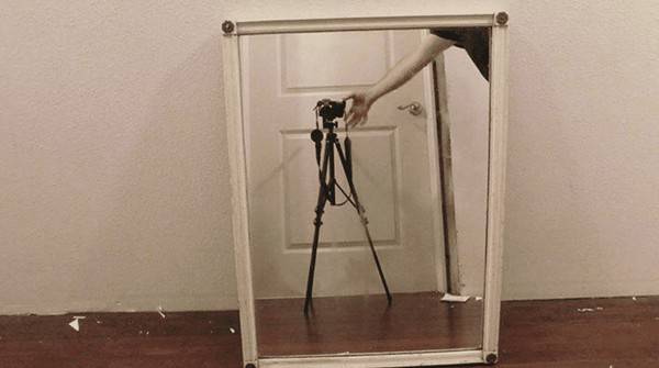 people-selling-mirrors-13