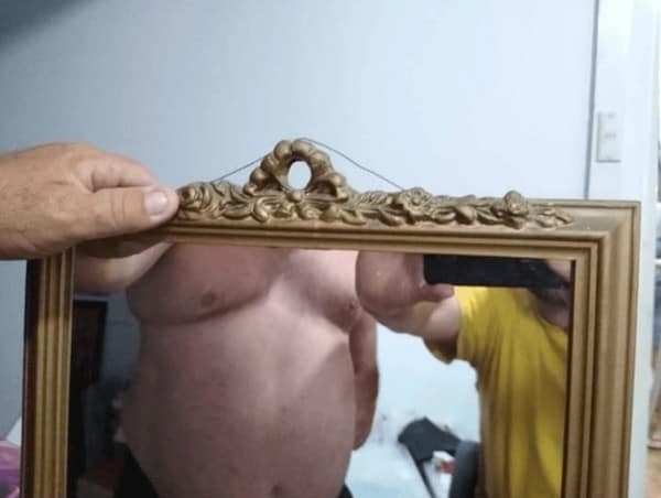 people-selling-mirrors-14