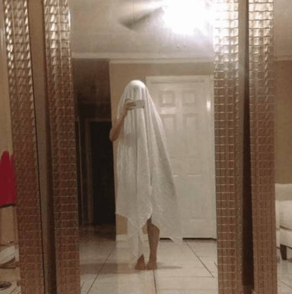 people-selling-mirrors-2