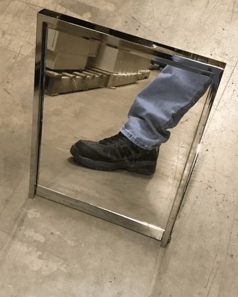 people-selling-mirrors-4